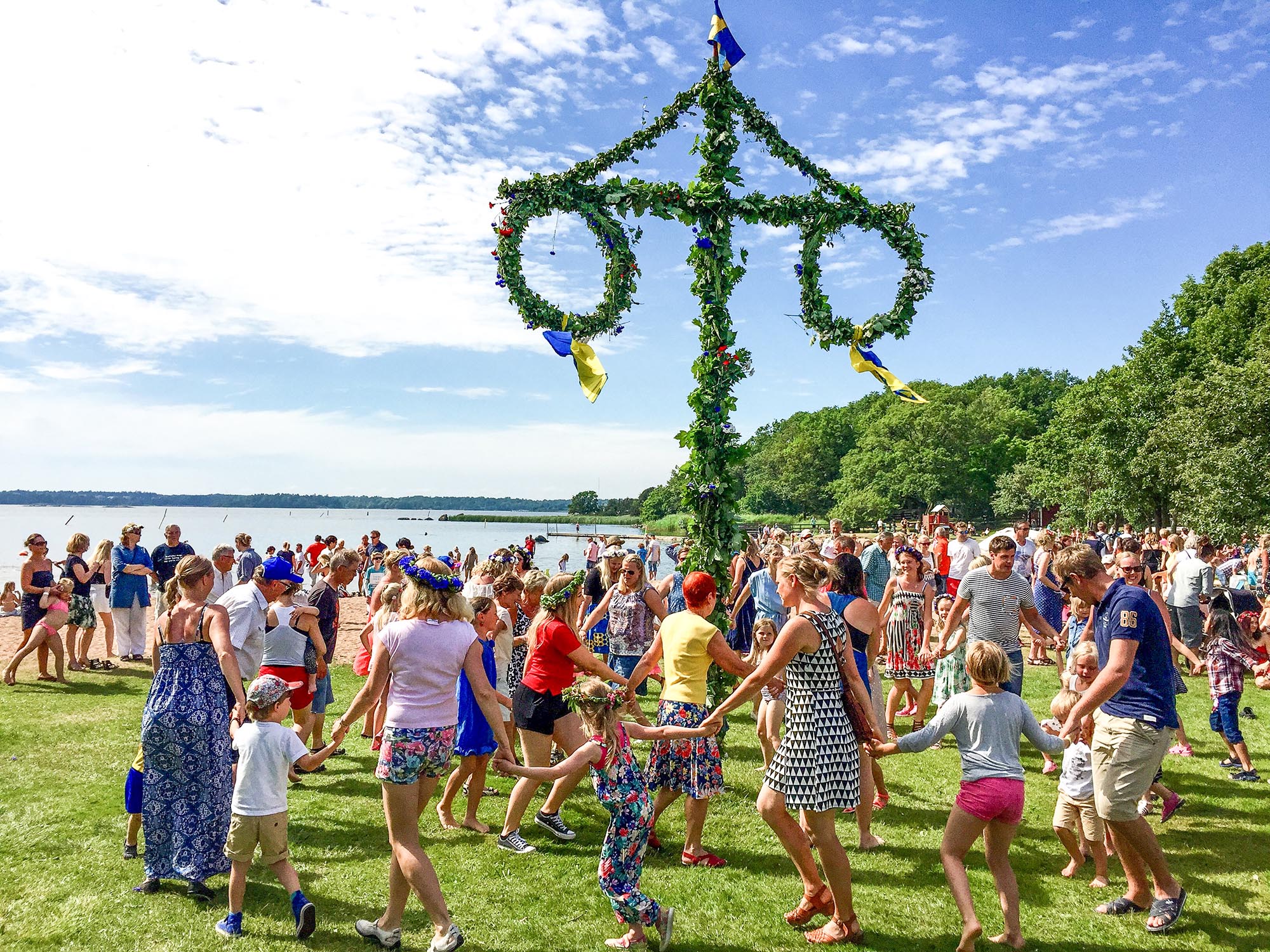Midsommar i Karlskrona på traditionellt vis på Dragsö Camping & Stugby
